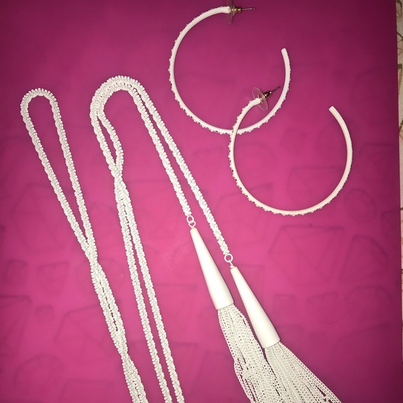 Monochromatic white set - Val hoops and Phara - Picture 1 of 1